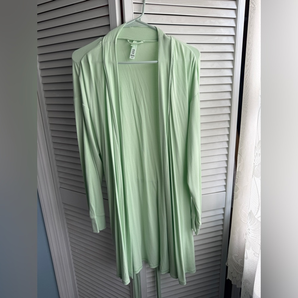 Skims Honeydew Soft Lounge Robe